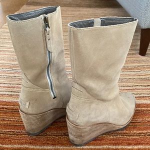 Sorel After Hours mid beach suede boots